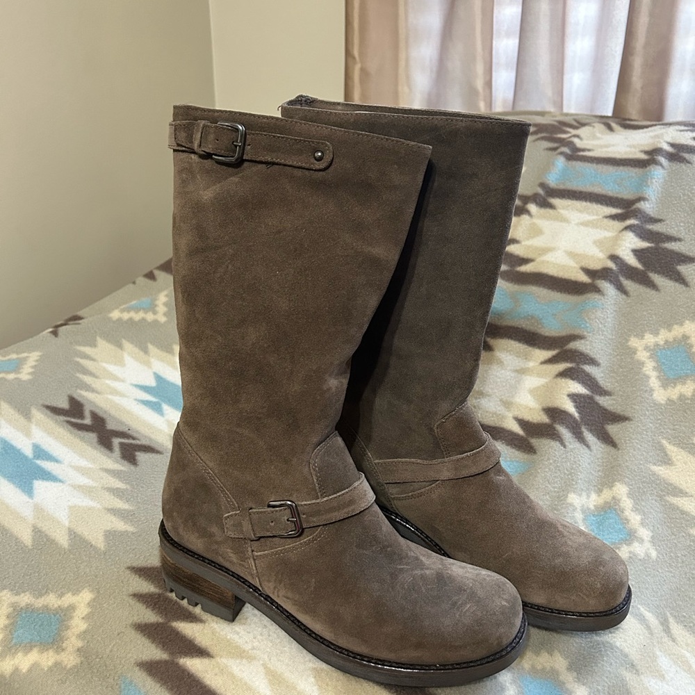 La CANADIENNE Brown Heeled Boots with Buckle Details